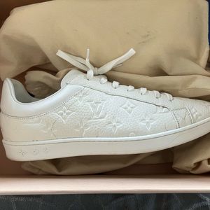Louis Vuitton Luxembourg Sneaker White Monogram (size 9)